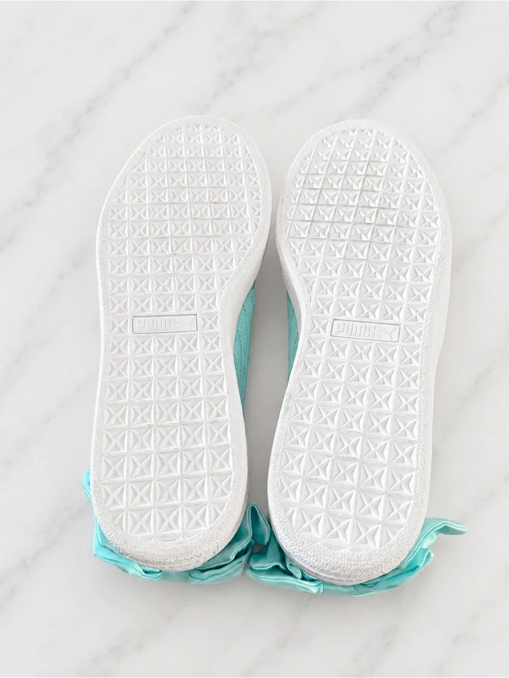 Puma Basket Bow White & Aqua Satin Bow Sneakers Women’s - NBW- size 6